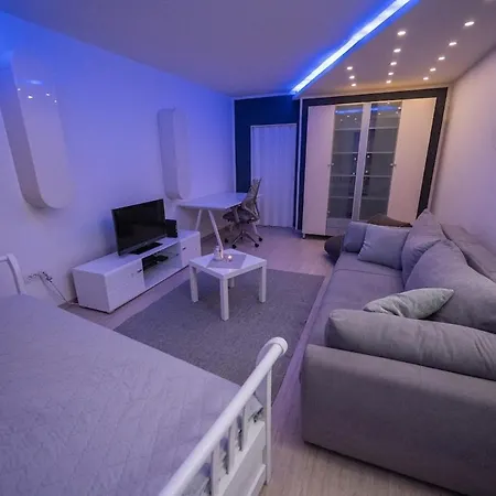Dove's Nook - A Stylish Center Retreat Apartment *
