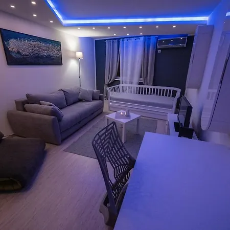 Dove's Nook - A Stylish Center Retreat Apartment *